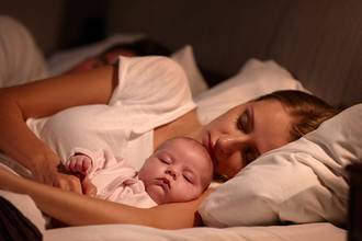 Сон новорождённого: как правильно