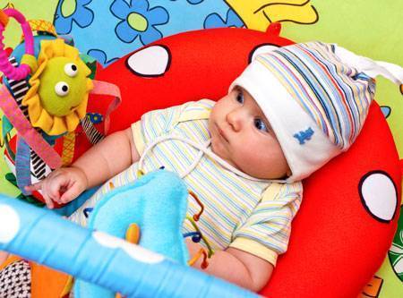 У кого во сколько деть начал улыбаться и следить за игрушкой? - запись пользователя лена (lenapopova) в сообществе здоровье новорожденных - babyblog.ru