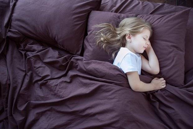 Кашель у ребенка когда спит причины соплей нет