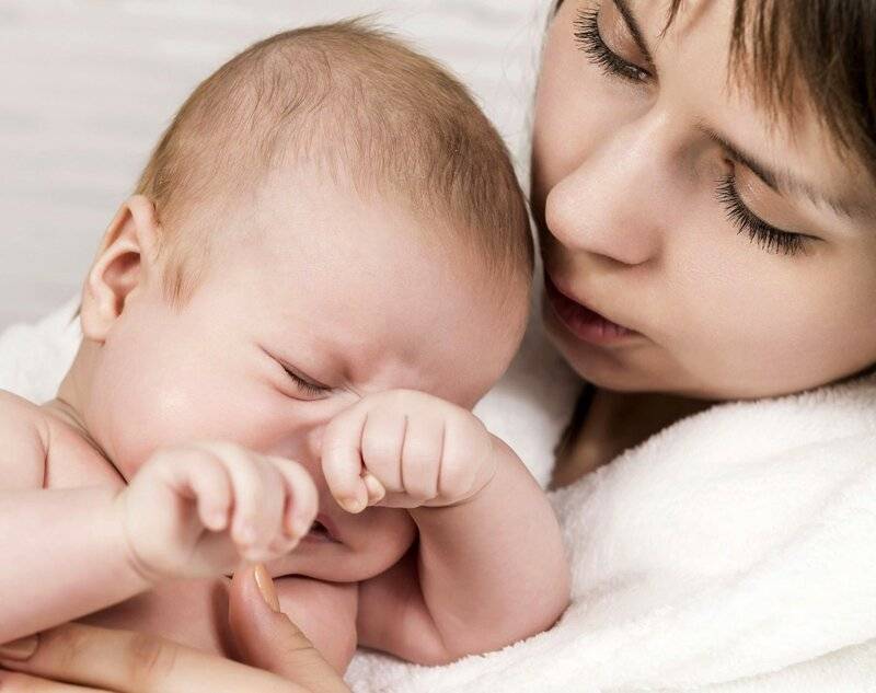 Синдром грефе у новорожденных (синдром заходящего солнца) - младенец