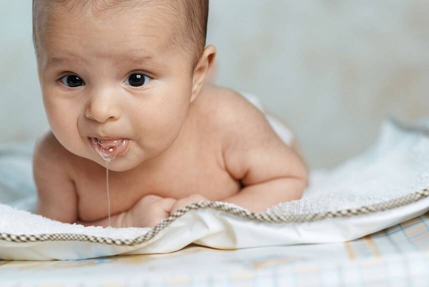 Текут слюни у ребенка в 2 месяца