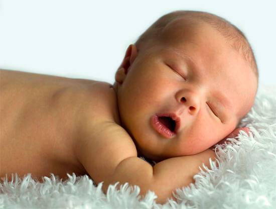 Физиологический насморк у новорожденного: причины, симптомы, сколько длится