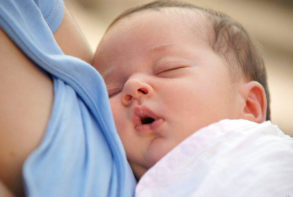 У грудничка во время кормления потеет голова - грудничок потеет во время кормления - запись пользователя natalya (foridea) в сообществе здоровье новорожденных в категории разное - babyblog.ru
