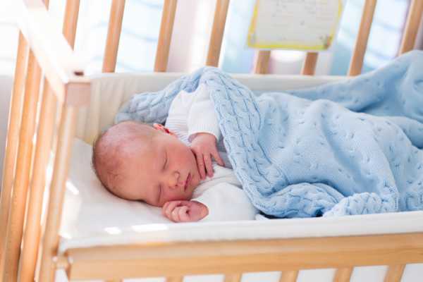 Почему новорождённый мало кушает и много спит