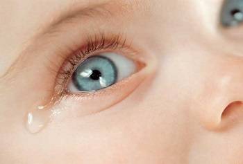 Промывать чаем глаза новорожденному. комаровский о гное в глазах младенца. общие правила использования лекарств
