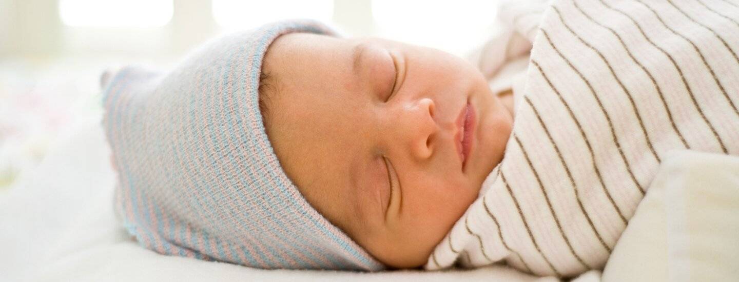 Трикотажные пеленки для новорожденных: характеристика, выбор и применение