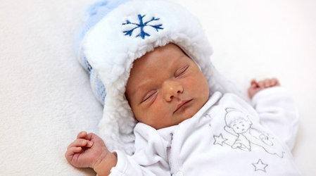 Как гулять с новорожденным зимой: 7 вопросов