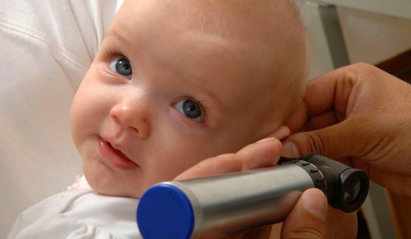 Когда ребенок начинает слышать и как проверить слух у новорожденного?