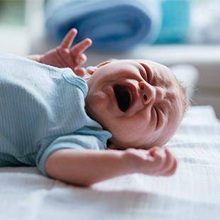 Запор у младенца на грудном вскармливании 2, 3, 4 месяца. причины, что делать, что есть маме