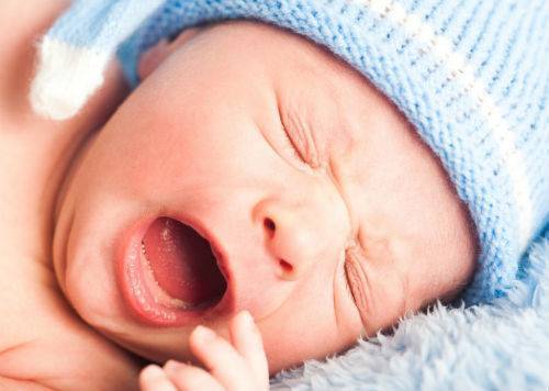 Сон на животе у новорожденных: польза и опасность