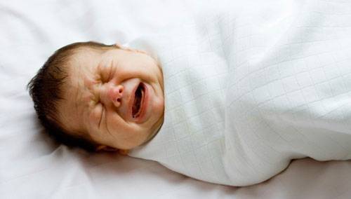 Новорожденный стонет во сне — повод для паники или норма?