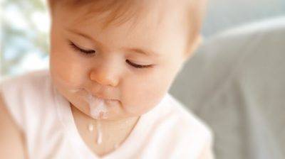Как отпаивать ребенка при рвоте — что дать попить малышу до года