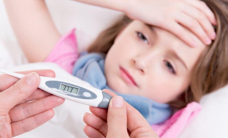 Как сбить температуру у ребенка до года - разрешенные и запрещенные врачами методы
