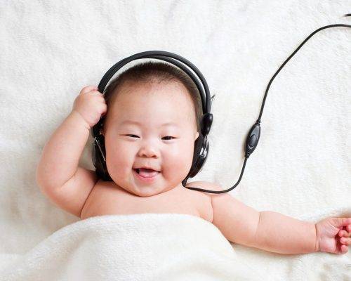Моцарт в тренде: польза классической музыки и лучшие произведения для новорожденных