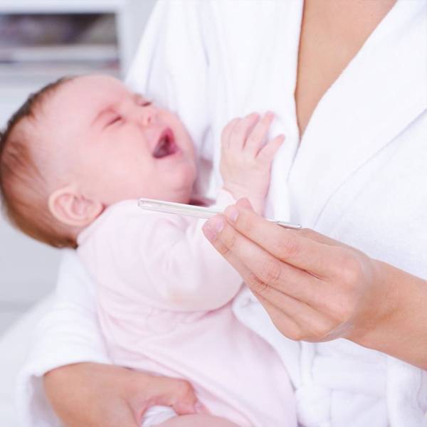 Красное горло у ребёнка: чем лечить, фото, как выглядит, с кашлем, без температуры, в месяц, 2, 3, 1 год