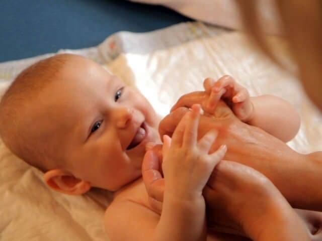 Домашний массаж новорожденного – прикосновение любви к вашему ребенку