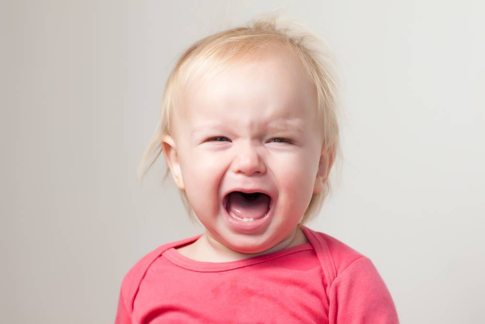 У ребенка болит горло – чем лечить, если постоянно больно глотать