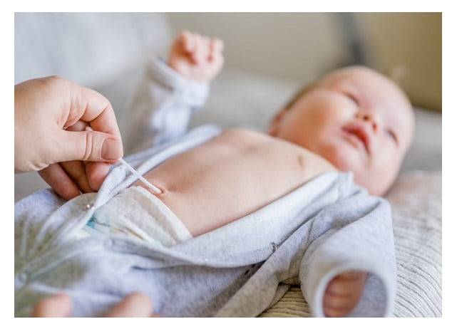 Как чистить ушки новорожденному: рекомендации по правильному уходу