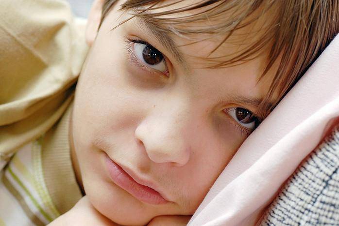 Почему синяки под глазами у ребенка: причины и можно ли от них избавиться?