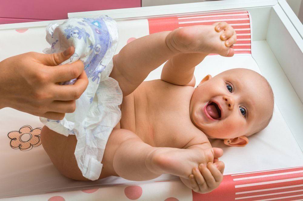 Как подмывать новорожденную девочку?!