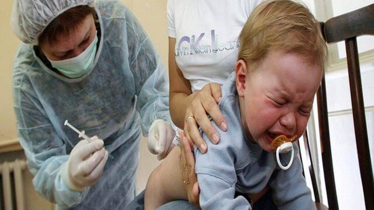Делать ли прививки ребенку (за и против)