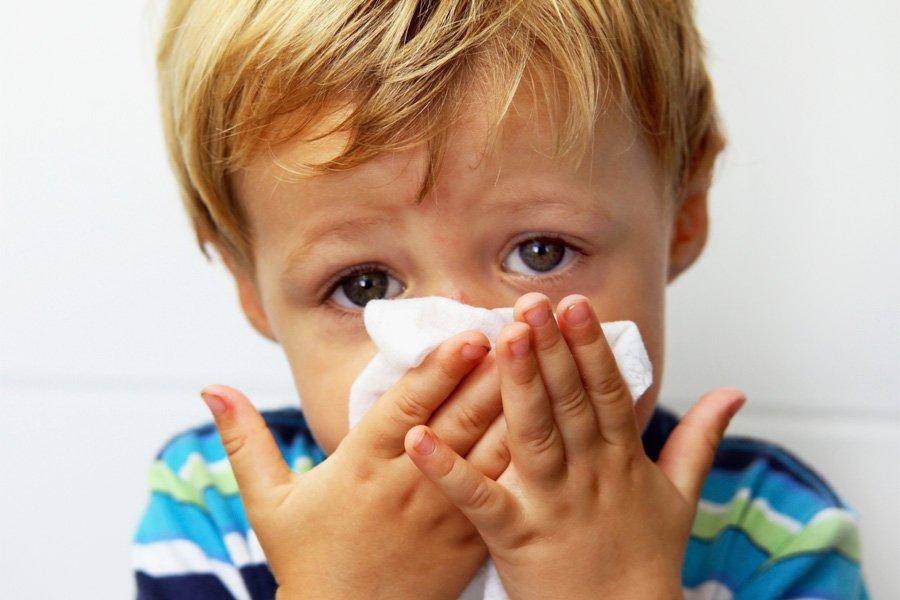 Как и чем правильно промывать нос при насморке у детей