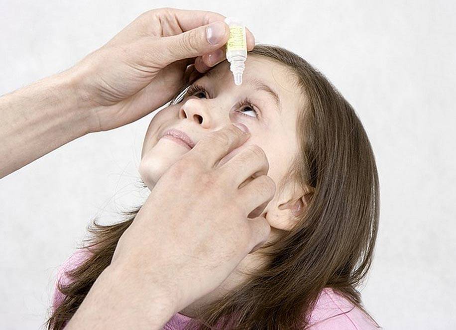 Как закапать ребенку нос?