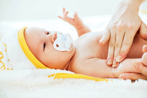 Молочная корочка у младенца: есть ли повод для беспокойства?