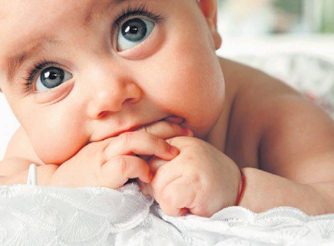 Что делать, если новорожденный икает после кормления?
