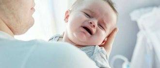 Почему младенец выгибает спину и плачет