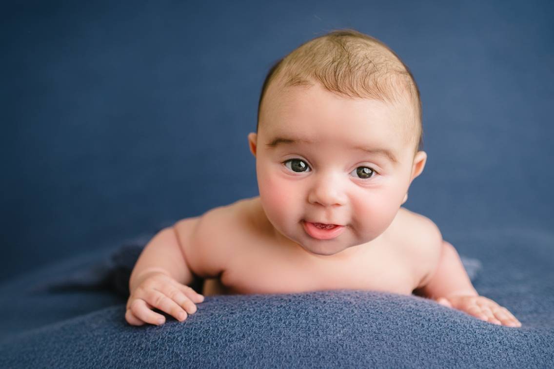 Развитие ребенка в 5 месяцев: что должен уметь, кормление, зубы, особенности рациона - календарь развития ребенка