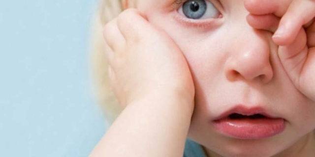 Рвота желчью у ребенка без температуры: причины, что делать